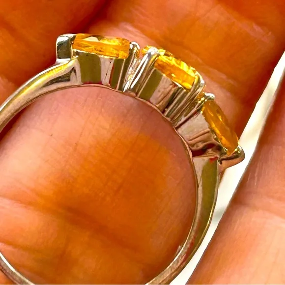 Topaz Pear Shaped Ring, flanked by 2 smaller Topaz🌟Price Drop🌟 - Picture 15 of 15